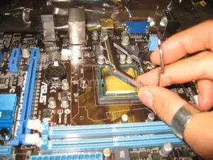montare CPU PC assemblato Napoli