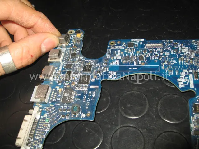 riparazione scheda madre macbook pro 15 A1211