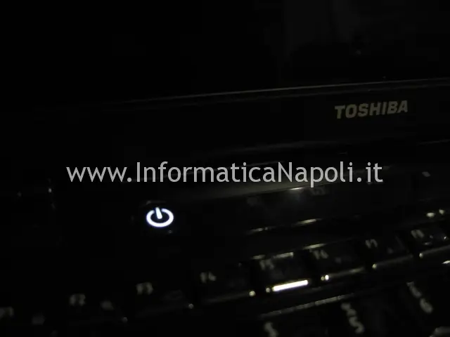 TOSHIBA Satellite U400D 200 PSU48E schermo nero
