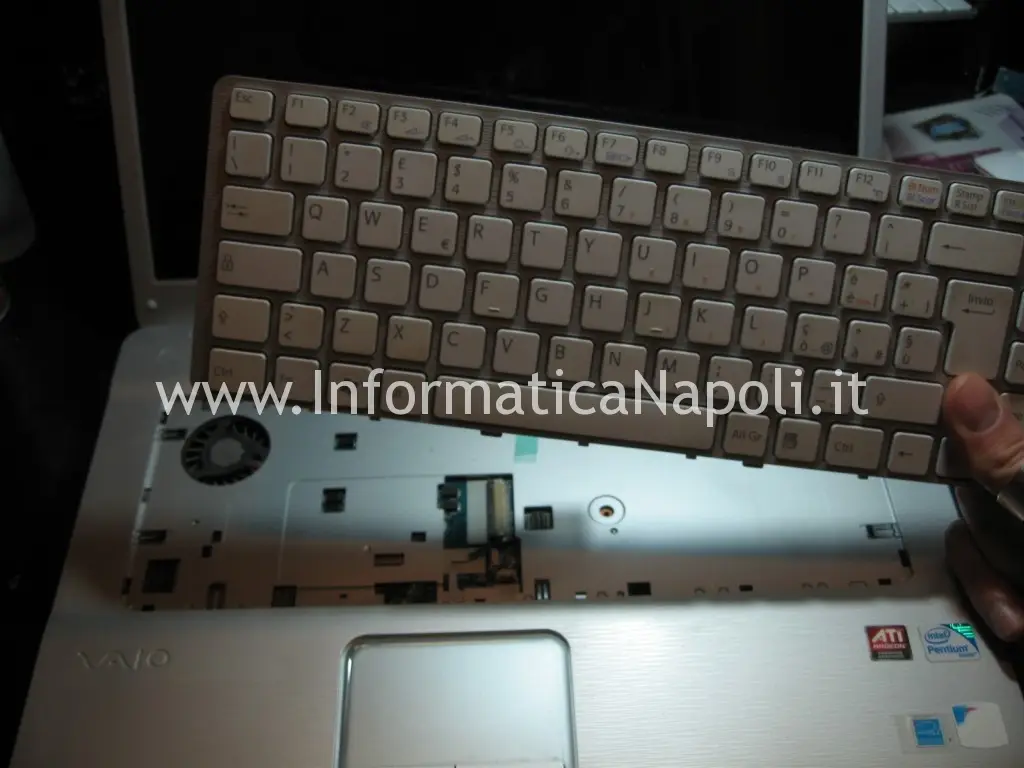 smontare keyboard tastiera Sony Vaio VGN-NW31EF PCG-7192M