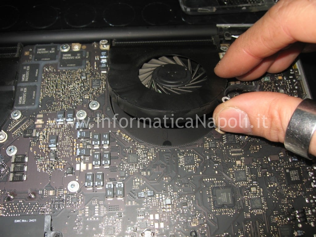pulire ventolina Apple MacBook pro 17 A1297 unibody