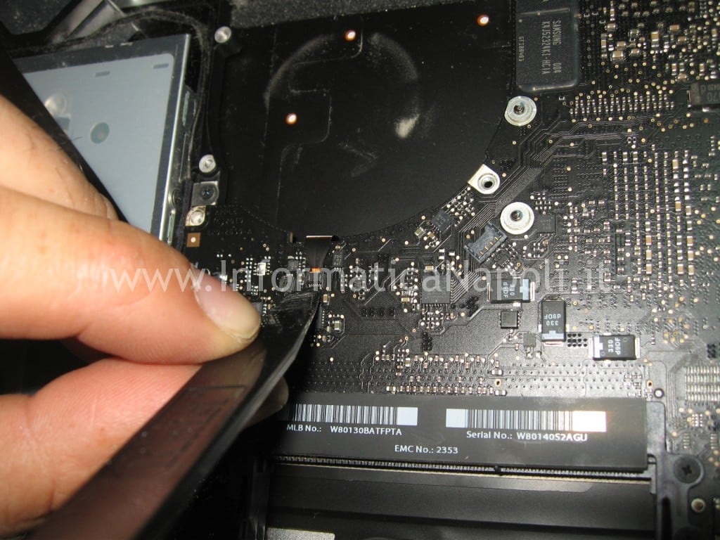 come riparare scheda madre macbook pro A1286 A1278 A1297