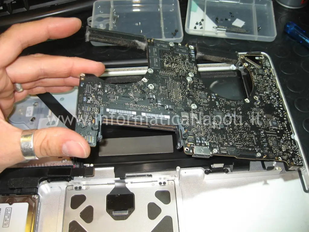 Problemi scheda video Macbook pro riparare logicboard macbook pro A1286 A1278 A1297