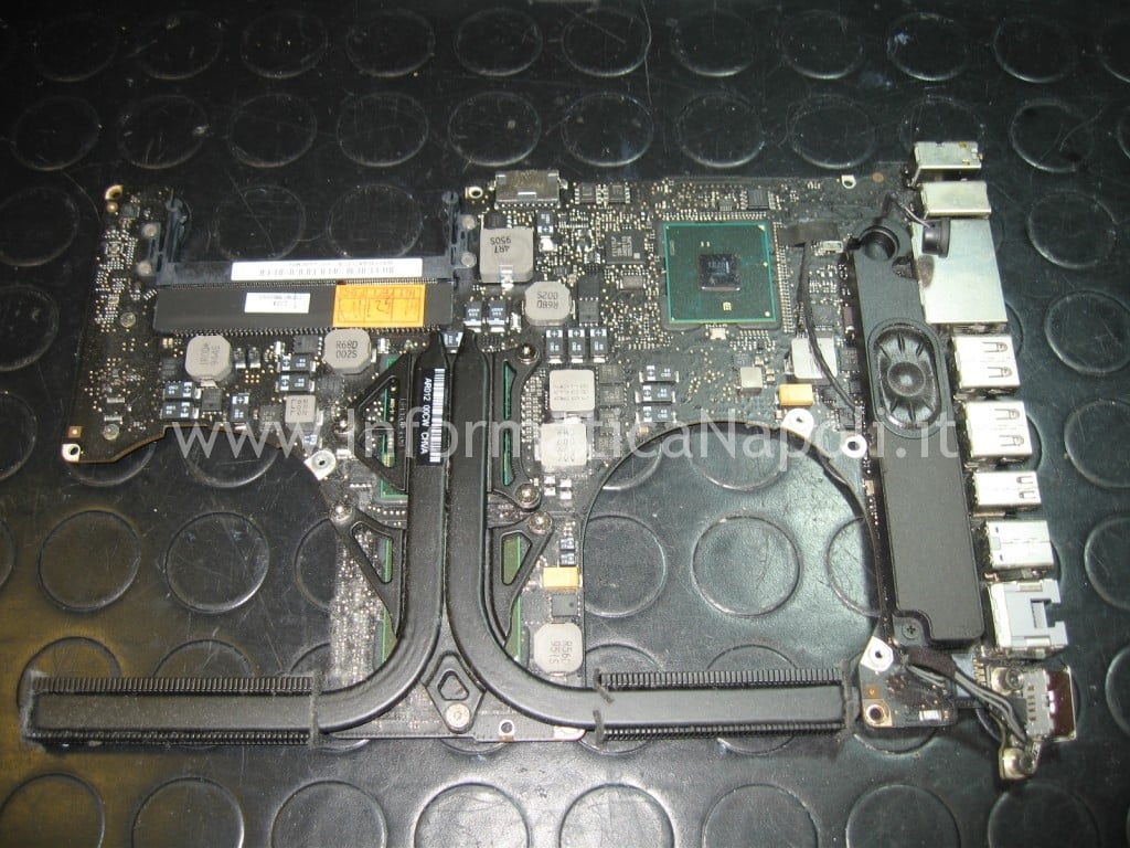 Problemi scheda video Macbook pro logic board fail rotta macbook pro A1286 A1278 A1297