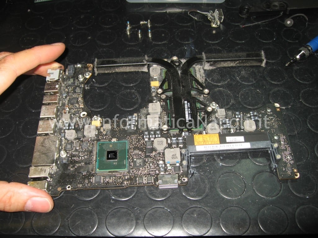 Problemi scheda video Macbook pro apple macbook pro A1286 A1278 A1297 logicboard nvidia