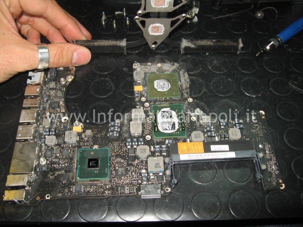 apple macbook pro A1286 A1278 A1297 logicboard da riparare
