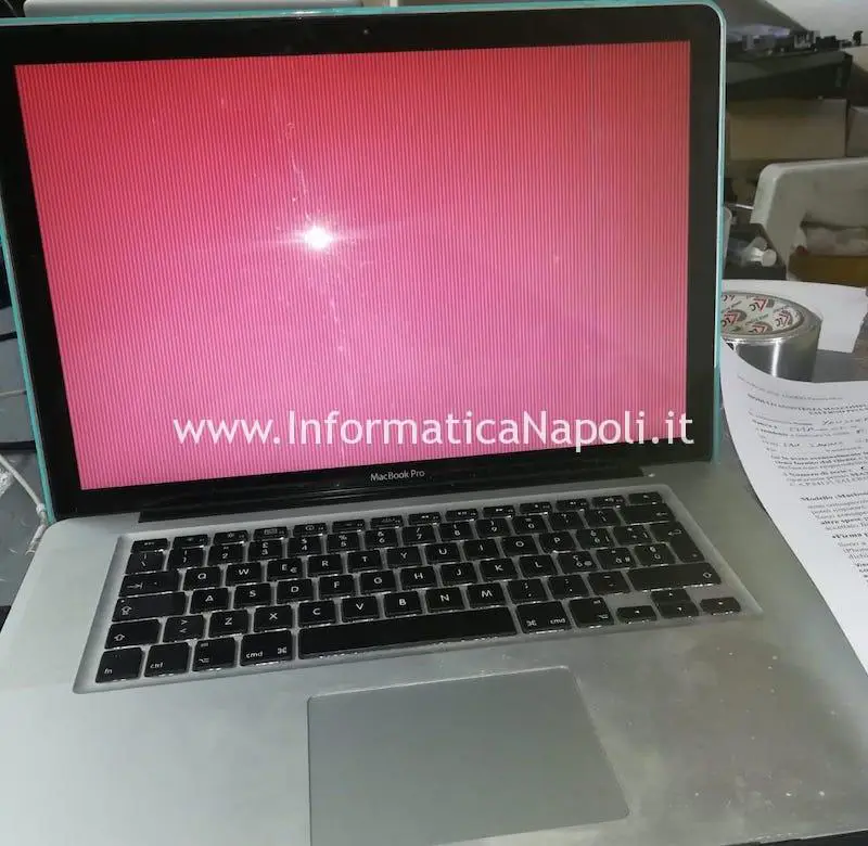 Problemi MacBook pro schermata rosa 