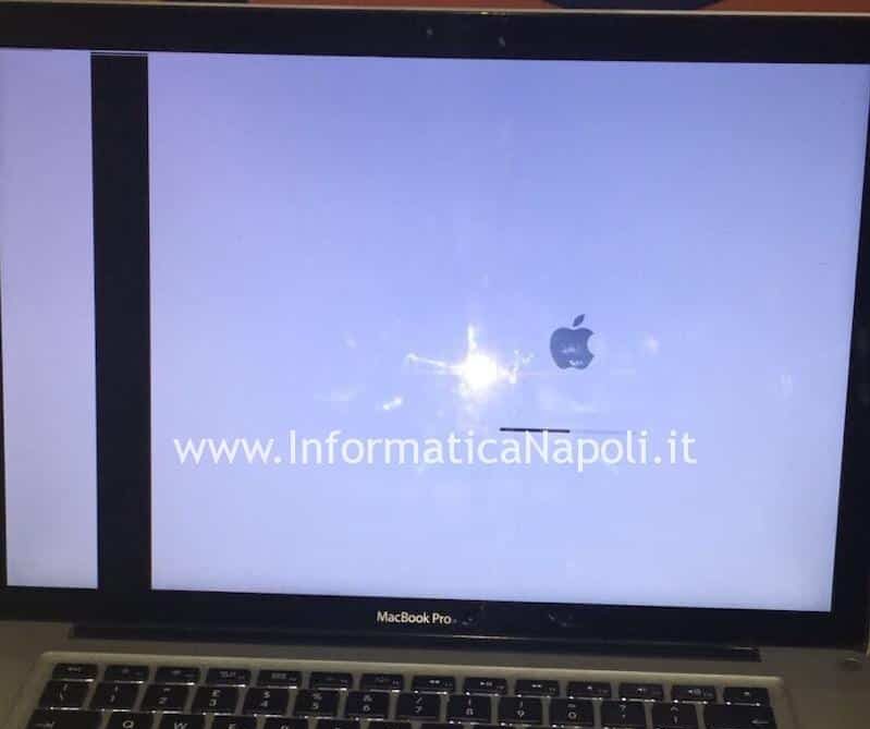 MacBook Pro che mostra uno schermo sdoppiato