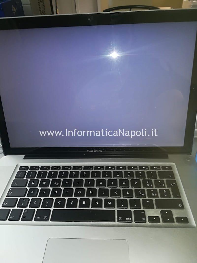 MacBook Pro che presenta schermata bianca all'avvio