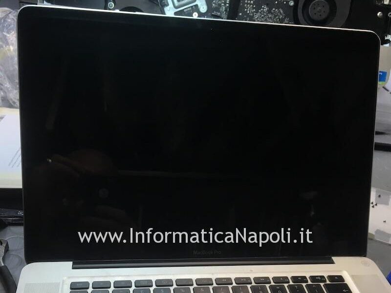 MacBook Pro che presenta schermata nera all'avvio