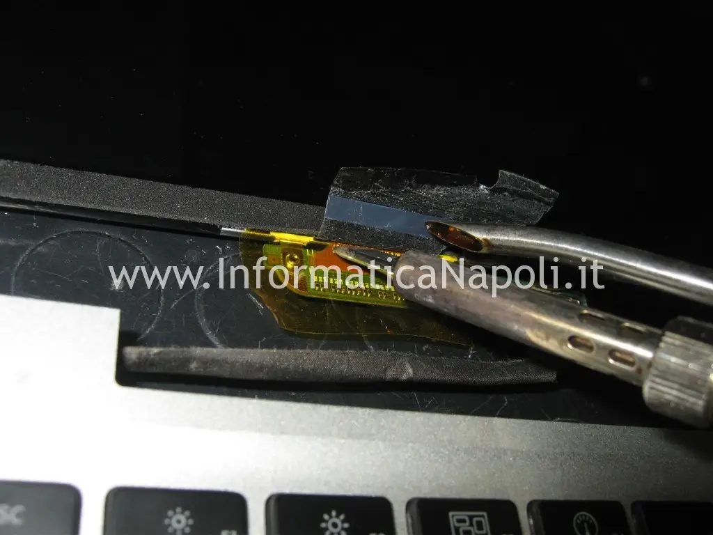 riparare display led lcd apple macbook a1278 napoli