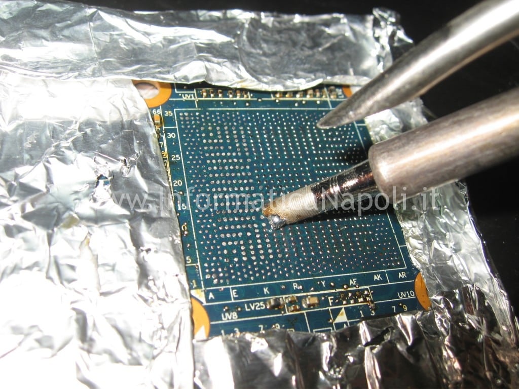 pulizia stagno piombo scheda madre reballing flussante come riparare e fare reballing bga Asus U35J nVidia GeForce 310M 