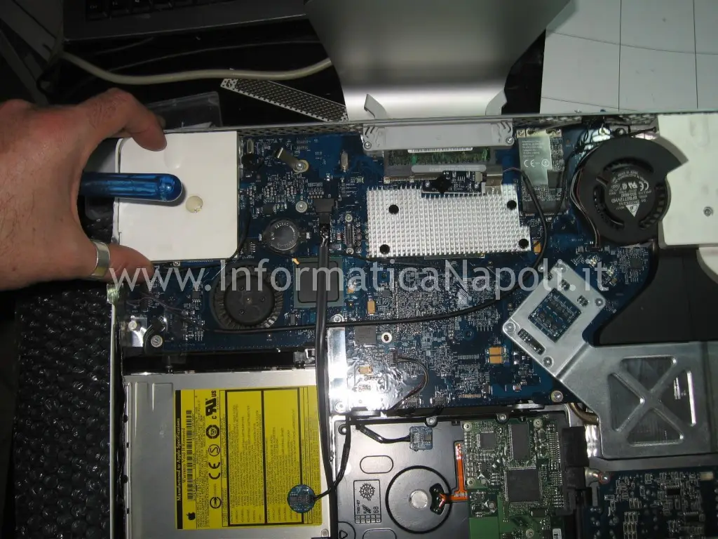 assistenza riparazione scheda logica apple iMac 17" 2006 EMC 2114 vintage napoli