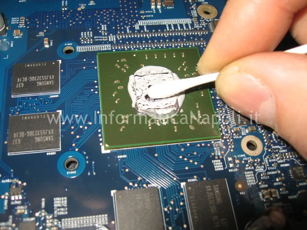 assistenza riparazione scheda video ATI Radeon X1600 apple iMac 17" 2006 EMC 2114 vintage napoli