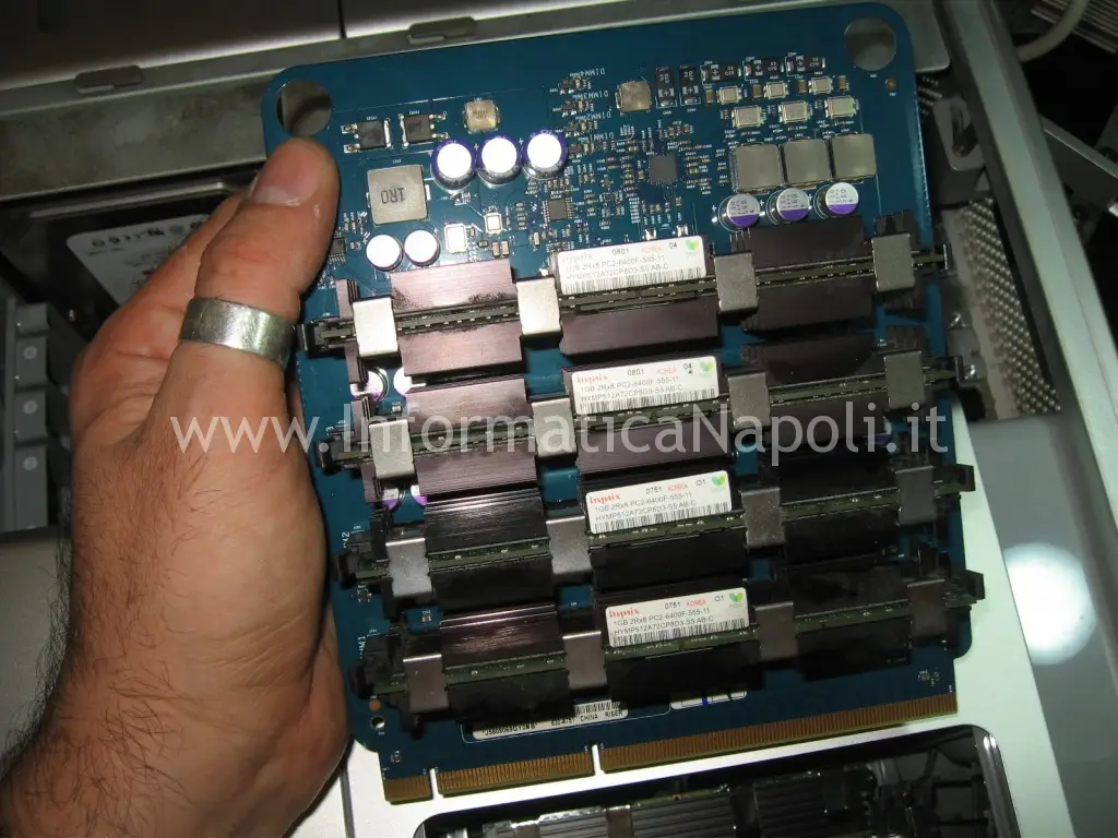 Pulizia aggiornamento upgrade RAM DDR Apple Mac Pro A1186 EMC 2180 macpro