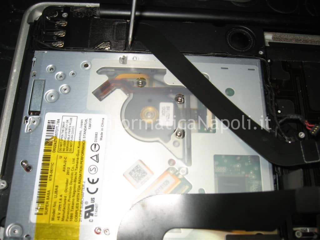 smontare masterizzatore DVD apple MacBook pro A1278 smontare masterizzatore DVD apple MacBook pro A1278