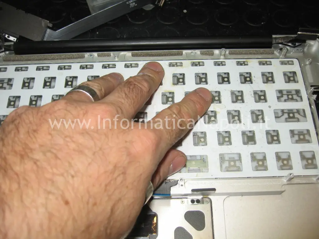 come rimontare tastiera keyboard apple macbook 13