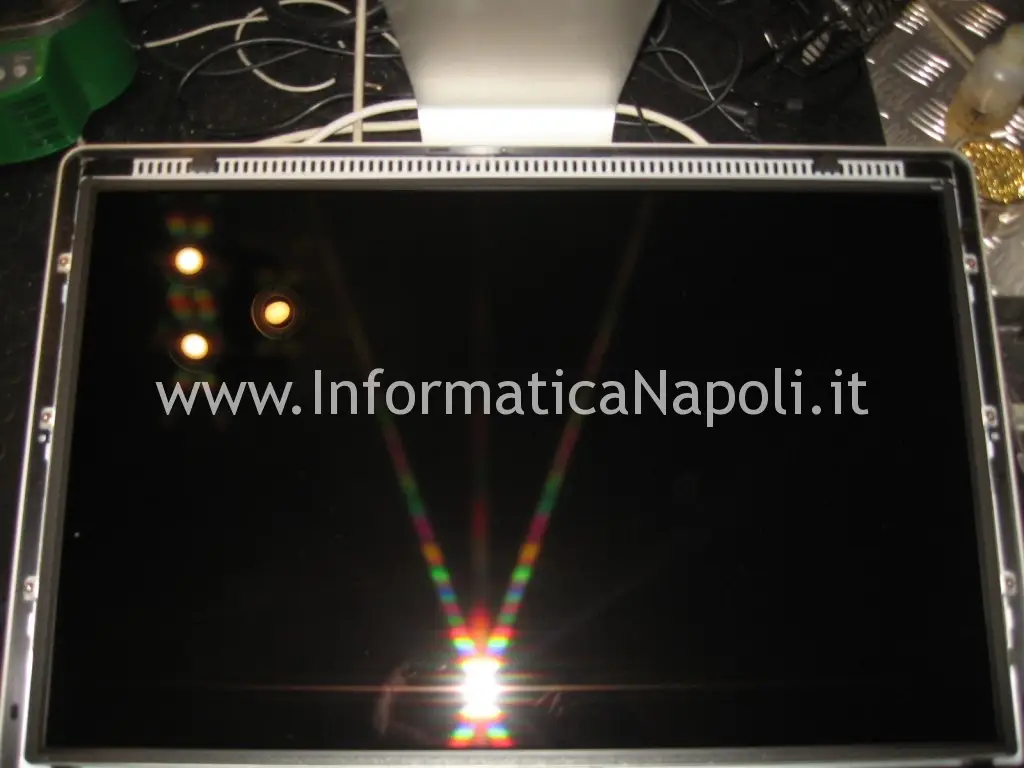 problemi accensione Apple Cinema Display LED A1267 EMC 2263 MB382LL/A 24 pollici schermo nero