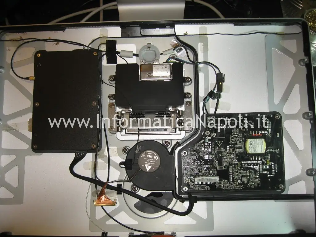 riparazione scheda logica Apple Cinema Display A1267 EMC 2263 MB382LL/A 24"