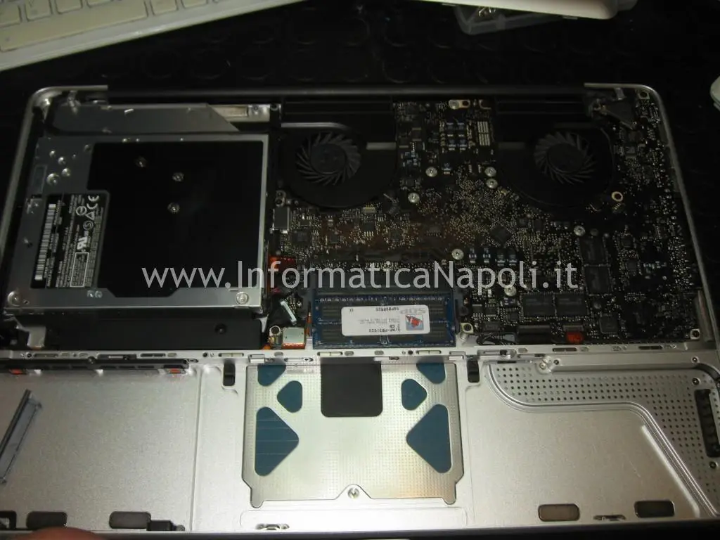 riparazione Apple MacBook A1286 15 logic board 820-2330-A
