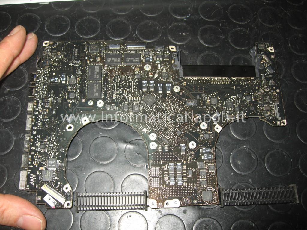 come riparare scheda logica Apple MacBook A1286 15 logic board 820-2330-A
