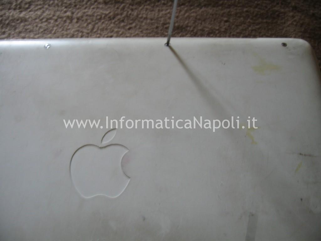 come aprire Apple MacBook A1342 EMC 2350