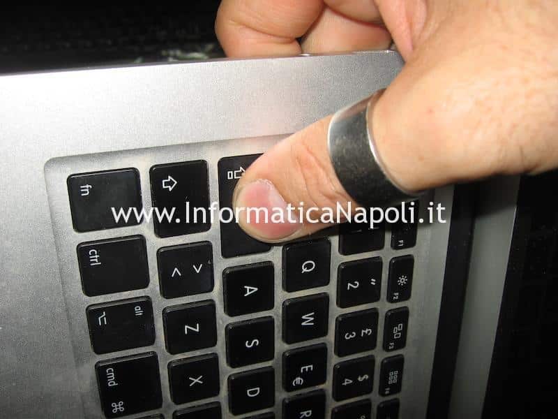 rimuovere rivetti tastiera Apple MacBook air 13 A1466