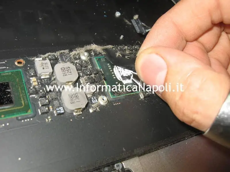 sostituzione pasta termica Apple MacBook Air 13 A1369 EMC 2469 mid 2011