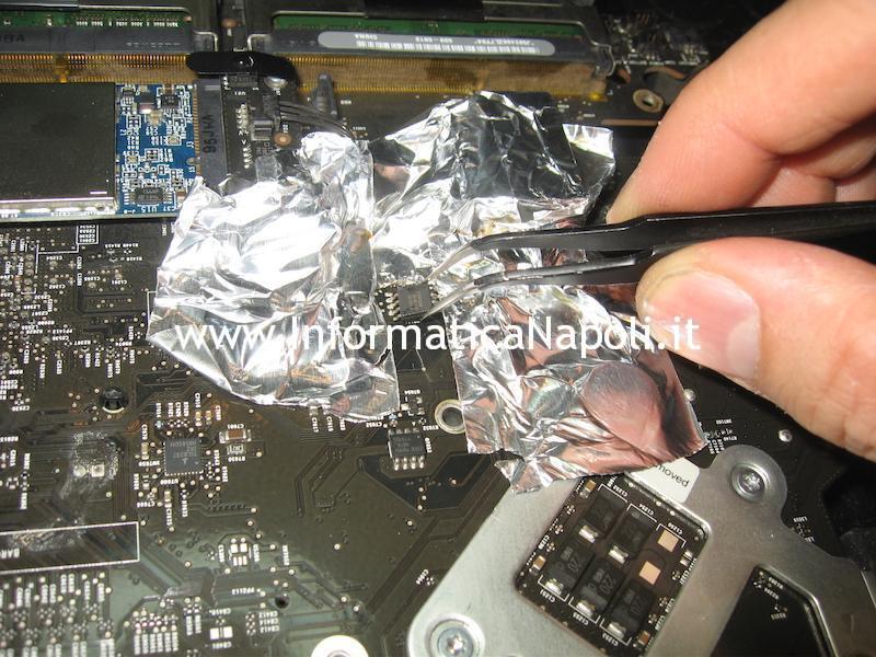 riparazione Apple iMac A1224 eeprom SST25VF032B logic board 820-2347-A 2008
