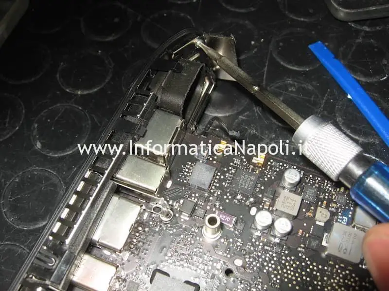 disassemblare Apple Mac Mini A1347