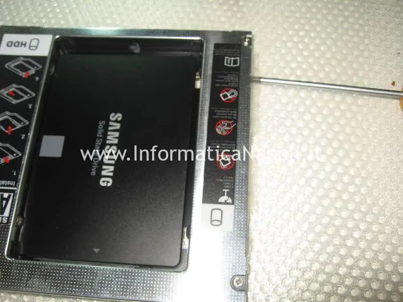 aggiornamento upgrade SSD su Apple iMac caddy SATA 2 superdrive