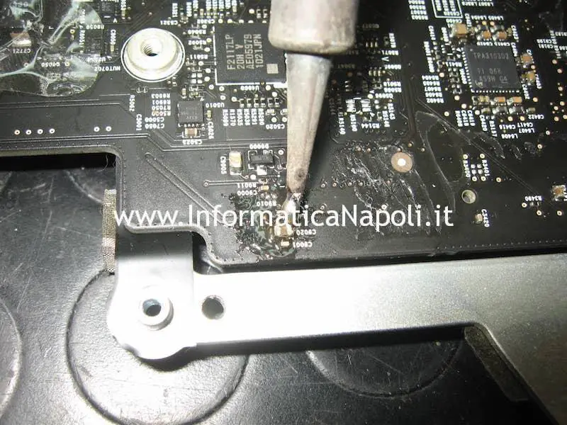 come riparare iMac A1311 21.5" 820-2784-A