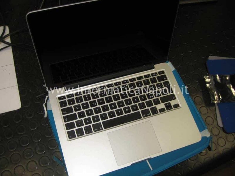 problema Apple Macbook 13 retina A1502 2013 2014 2015 scheda madre 820-3476-A EMC 2678
