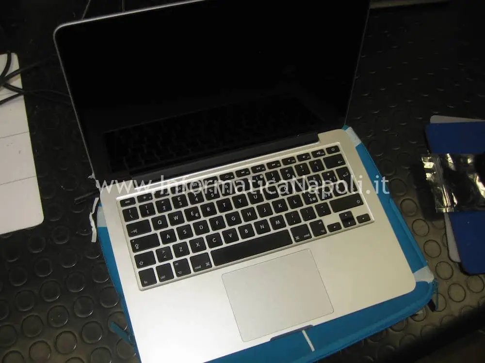 problema Apple Macbook 13 retina A1502 2013 2014 2015 scheda madre 820-3476-A EMC 2678