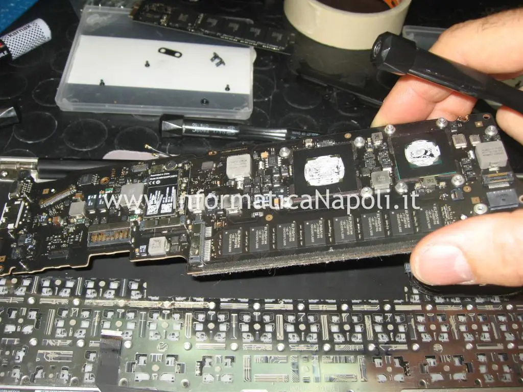 come riparare scheda logica Apple MacBook Air 11 A1370 A1465 820-2796-A | 820-00164-03 | 820-3208-A