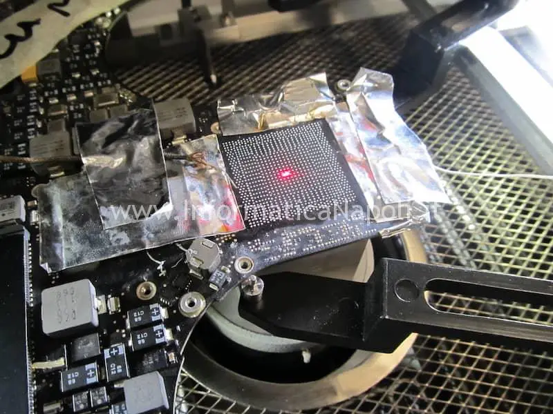 Problemi scheda video Macbook pro come rimuovere chip grafico da un MacBook pro 15