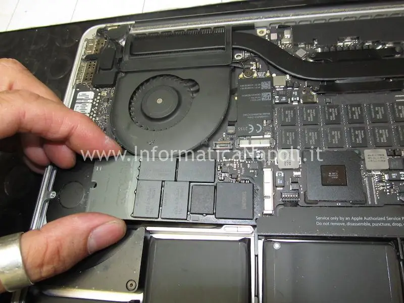 problema macbook pro 15 A1398 non rileva disco SSD dopo aggiornamento mojave catalina errore VDH002 820-00163 820-00138