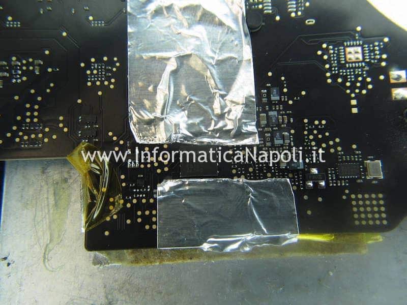 rimuovere riprogrammare sostituire chip bios efi winbond 25Q64FVIQ scheda logica MacBook 15 retina 2016 | 2017 touchbar A1707 820-00281-A 820-00281-10