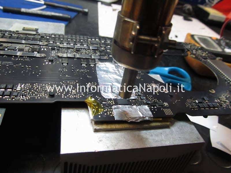 rimuovere riprogrammare sostituire chip bios efi winbond 25Q64FVIQ scheda logica MacBook 15 retina 2016 | 2017 touchbar A1707 820-00281-A 820-00281-10