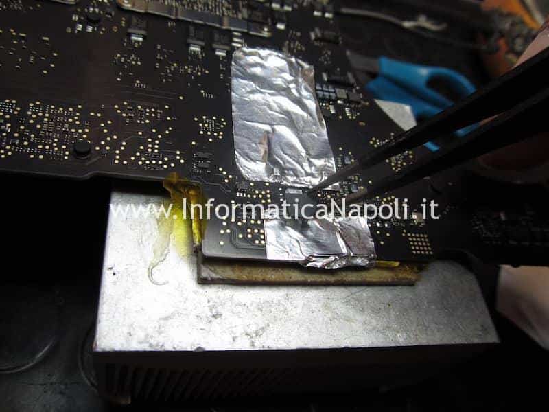 rimuovere riprogrammare sostituire chip bios efi winbond 25Q64FVIQ scheda logica MacBook 15 retina 2016 | 2017 touchbar A1707 820-00281-A 820-00281-10