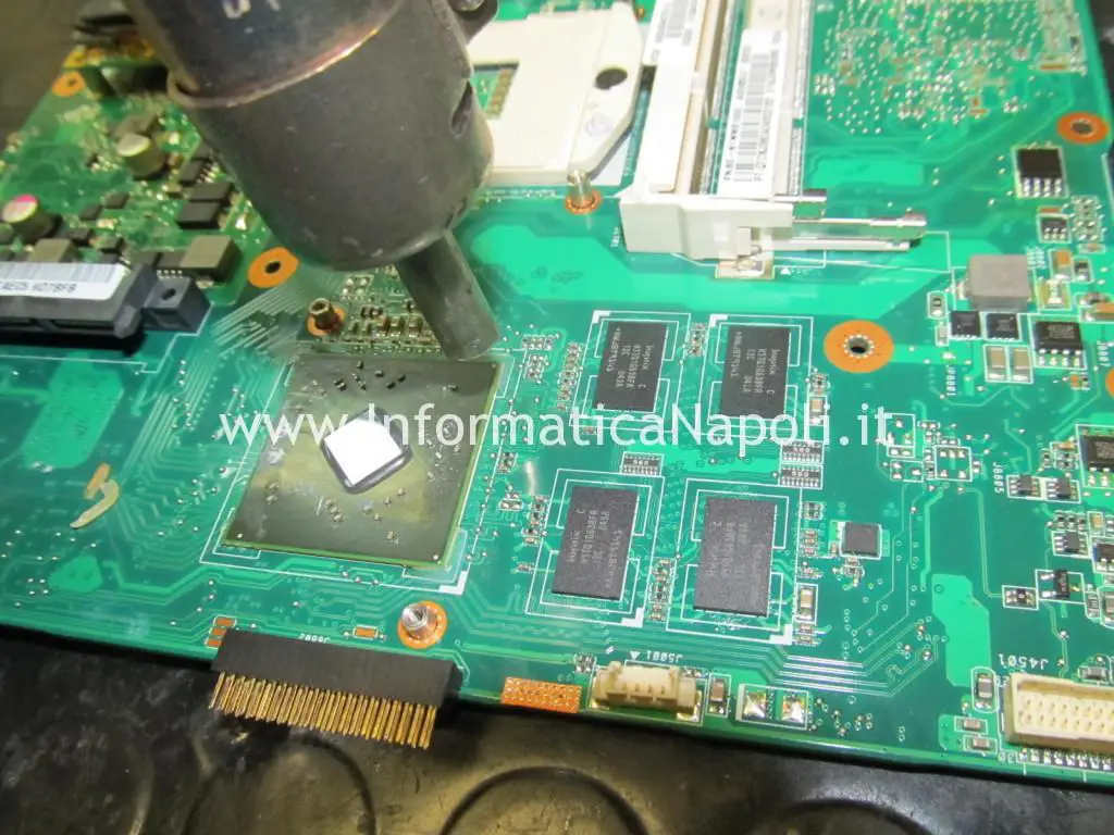 come riparare chip video Asus K52JT AMD Radeon HD 6370M 216-0774211