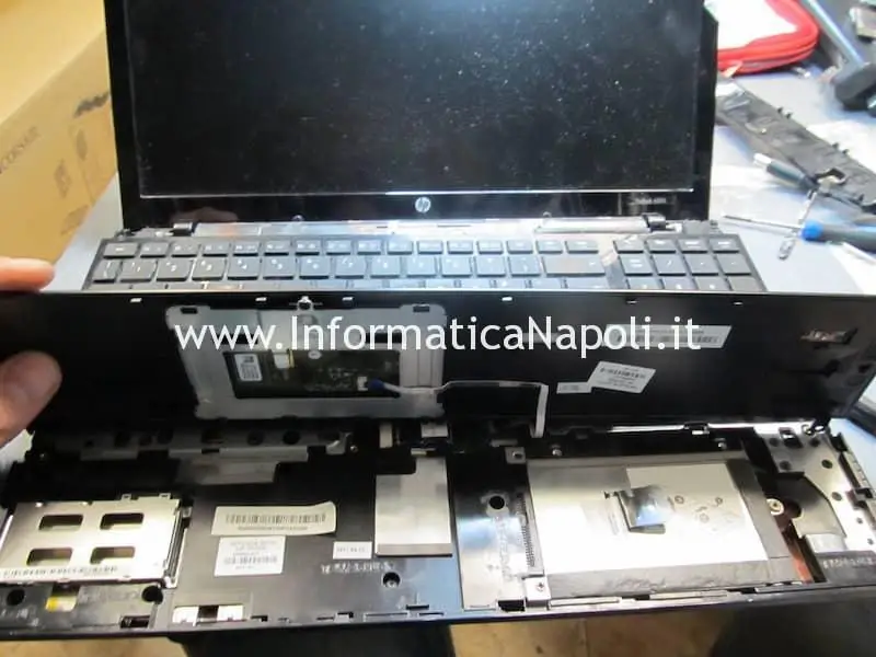 problema scheda video HP ProBook 4520s ATI Mobility Radeon HD 4330 5470 6370 smontare aprire riparare