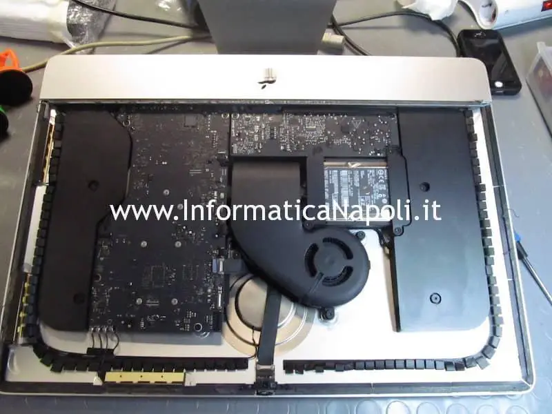 Aprire riparare aggiornare RAM e HDD Apple iMac A1418 