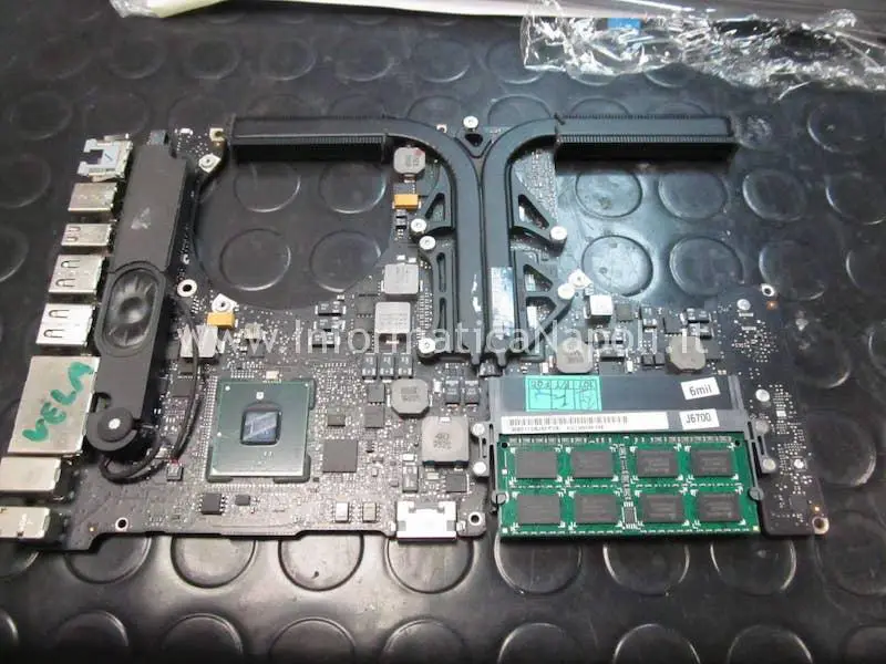 riparazione logic board crash GPU panic Apple MacBook 15 A1286 Mid 2010 K18 820-2850-A C9560