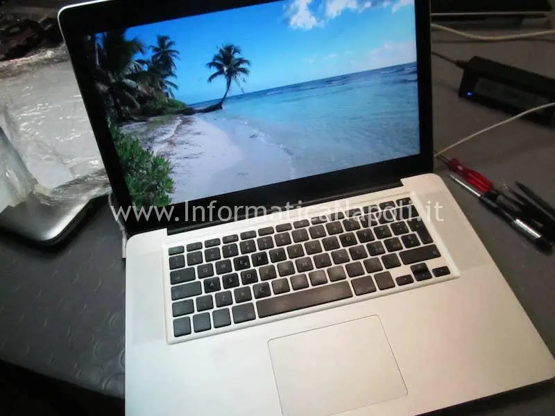 Apple MacBook 15 A1286 Mid 2010 K18 820-2850-A C9560 riparato funzionante