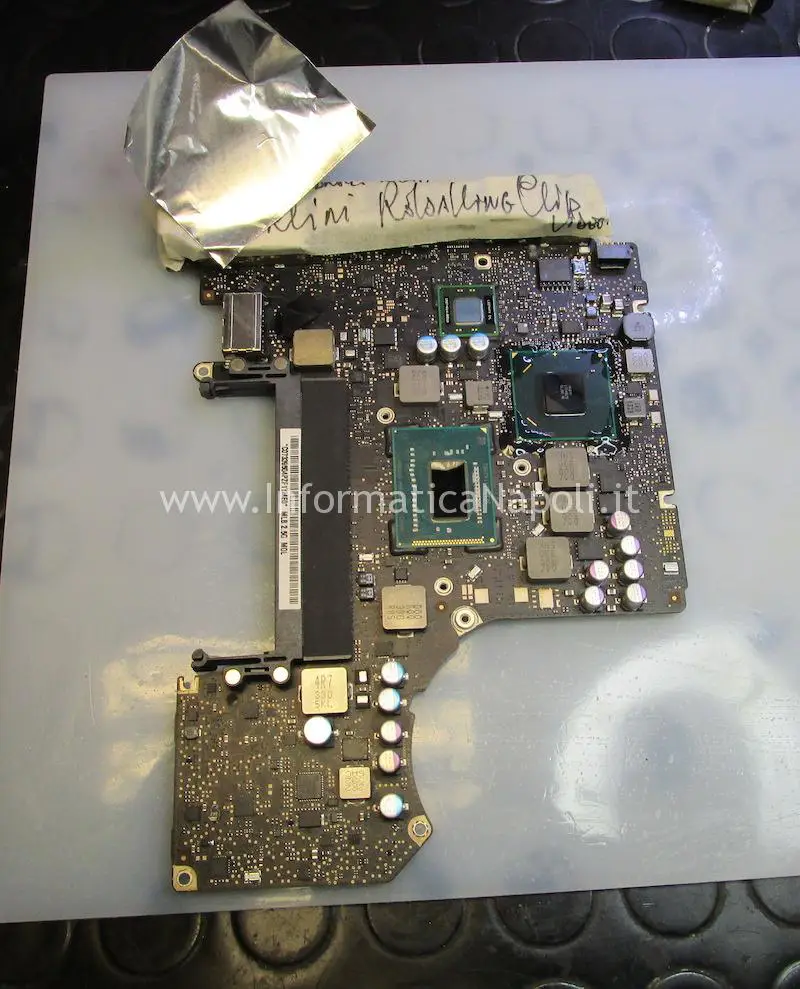 rimozione chipset GPU scheda logica A1278 MacBook pro 13