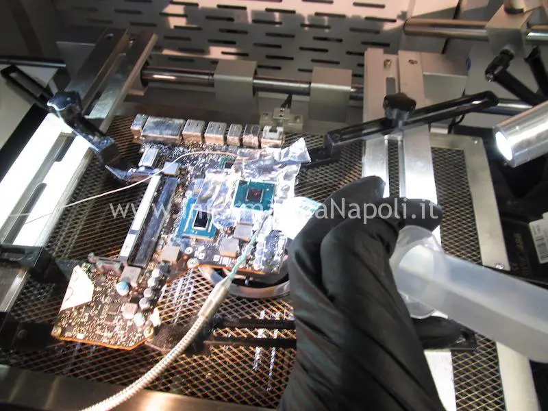 problemi reballing riparazione macbok pro 13 righe blocchi chipset intel Mobile Intel HM77 Express