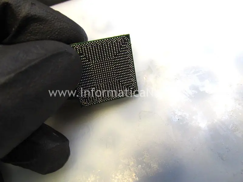 reballing chip macbok pro 13 a1278 righe blocchi chipset intel Mobile Intel HM77 Express