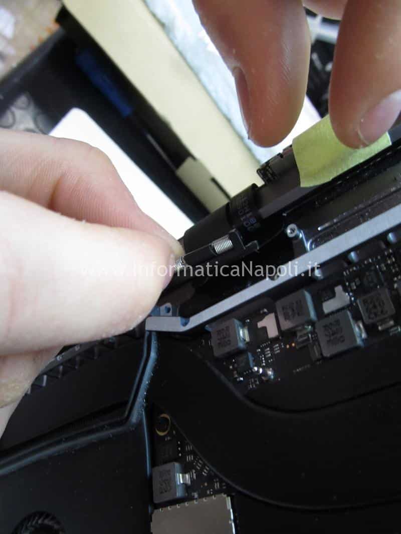 sostituzione flat display nuovo macbook pro touch bar A1707 A1708 A1706