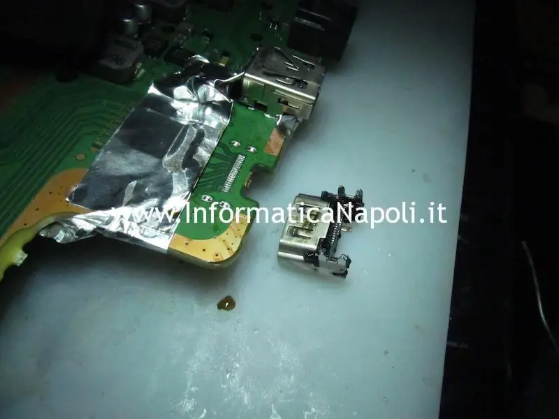 sostituire connettore HDMI scheda madre logic board PS4 PRO NVA-001 1-981-472-21